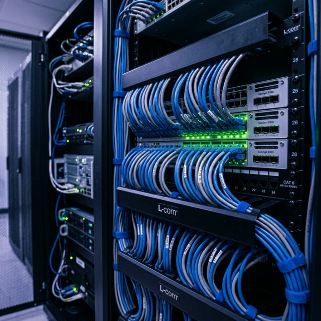 Structured cabling installation Qatar - Cat 6 and fiber optic networks